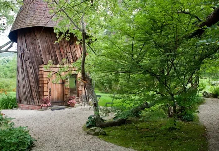 Правдоруб, конюшня